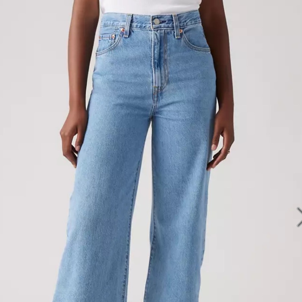 Levi's Light Wash Wide Leg Jeans